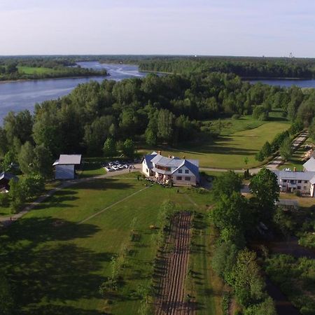 Radi Hotel Brocēni Buitenkant foto