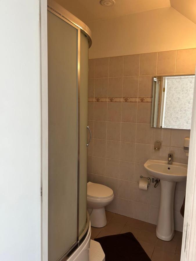 Radi Hotel Brocēni Buitenkant foto