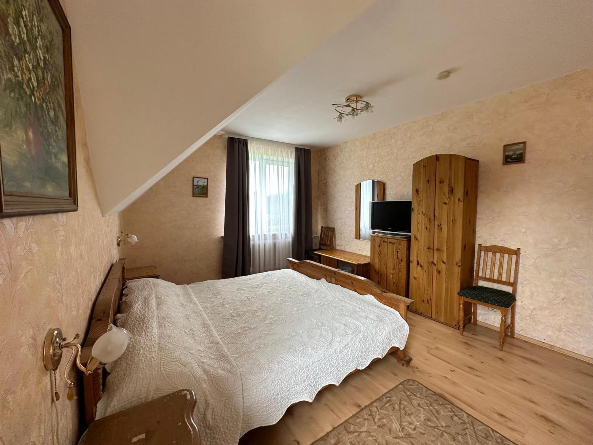Radi Hotel Brocēni Buitenkant foto