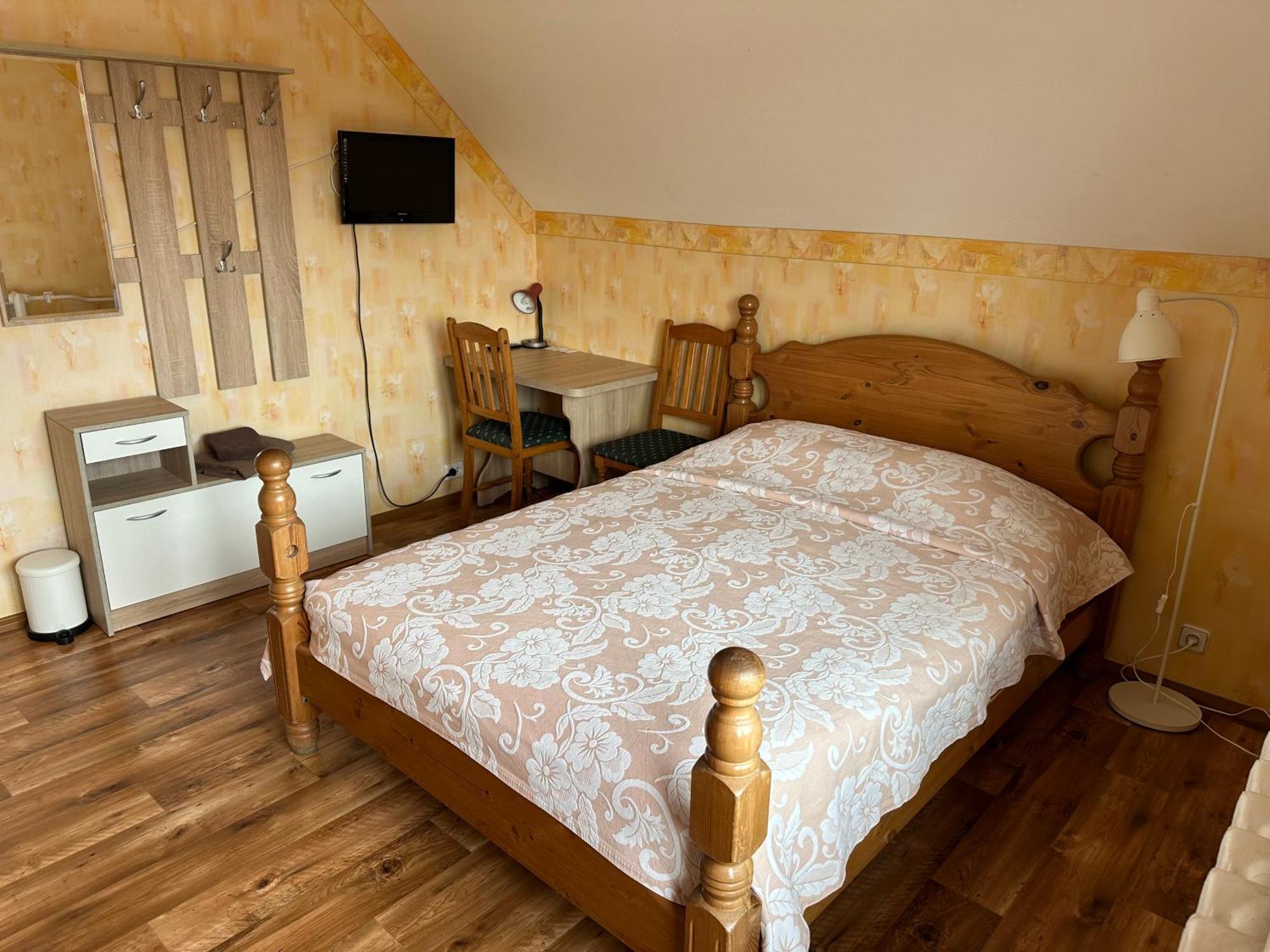 Radi Hotel Brocēni Buitenkant foto