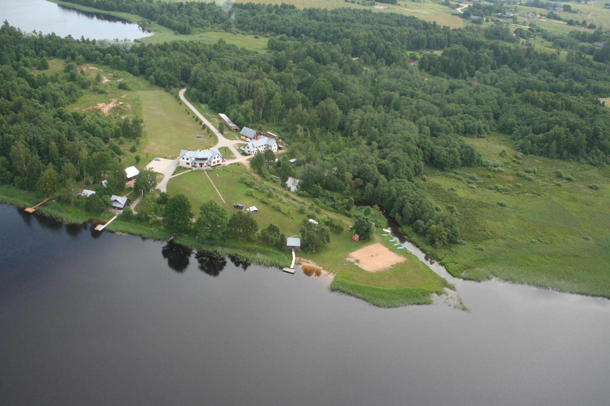 Radi Hotel Brocēni Buitenkant foto