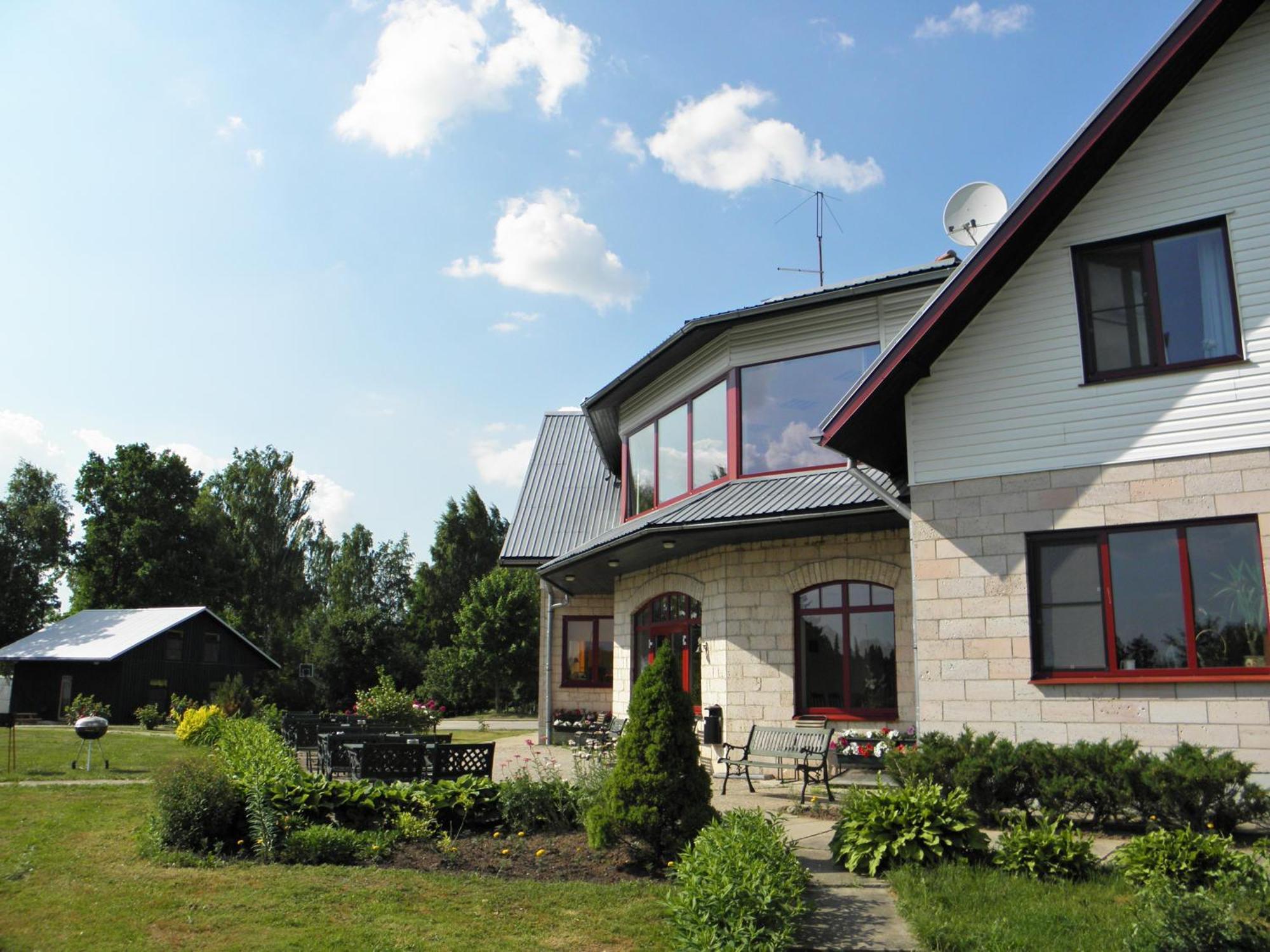 Radi Hotel Brocēni Buitenkant foto