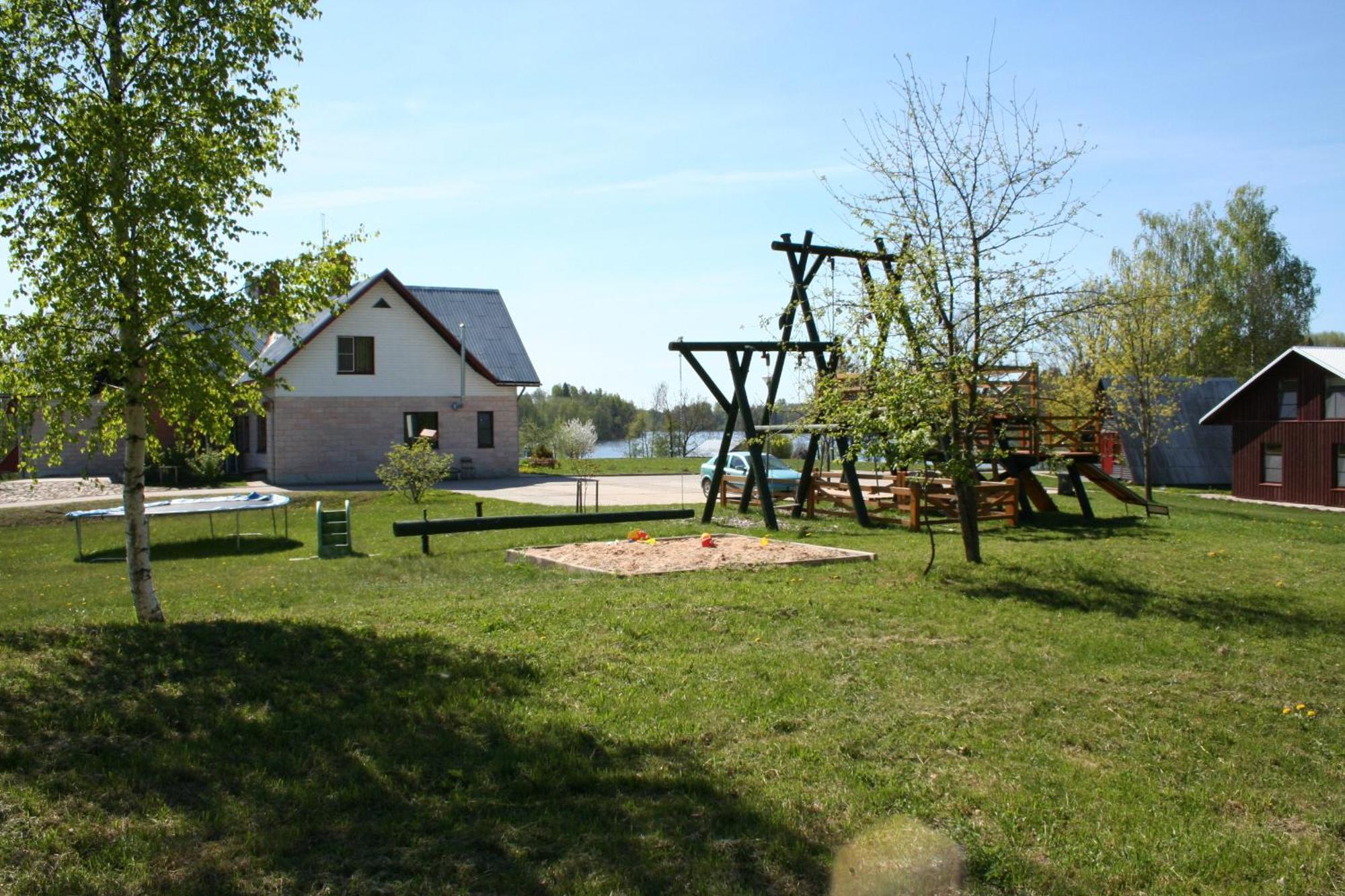 Radi Hotel Brocēni Buitenkant foto