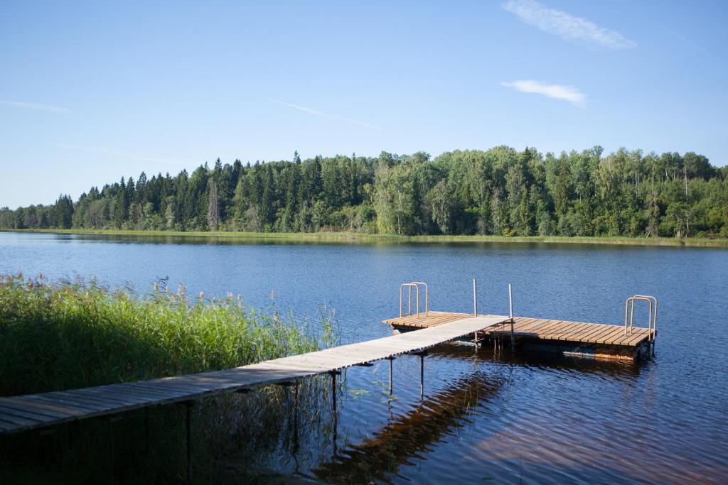 Radi Hotel Brocēni Buitenkant foto