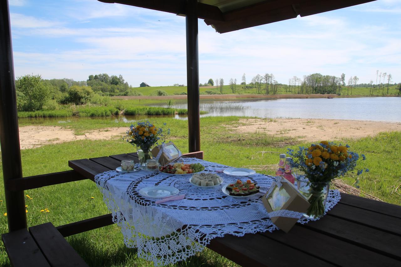 Radi Hotel Brocēni Buitenkant foto