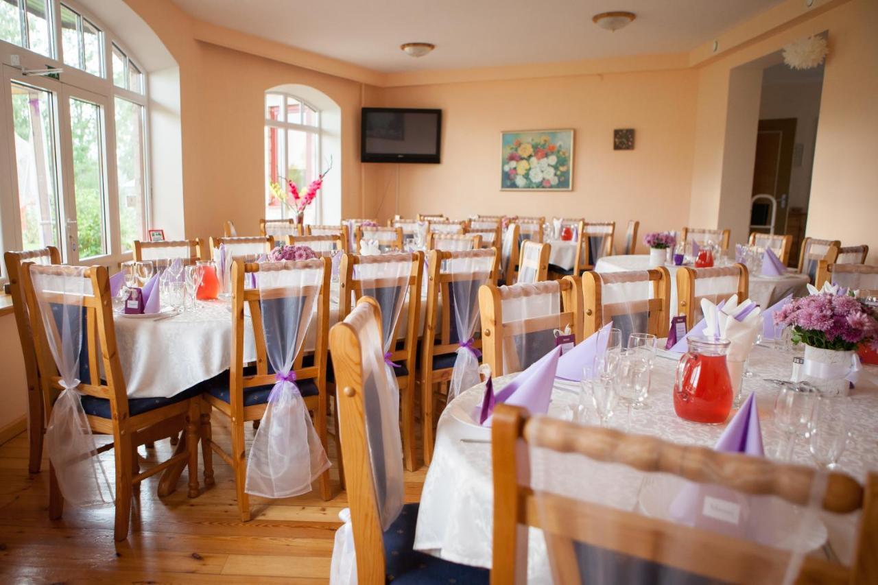 Radi Hotel Brocēni Buitenkant foto